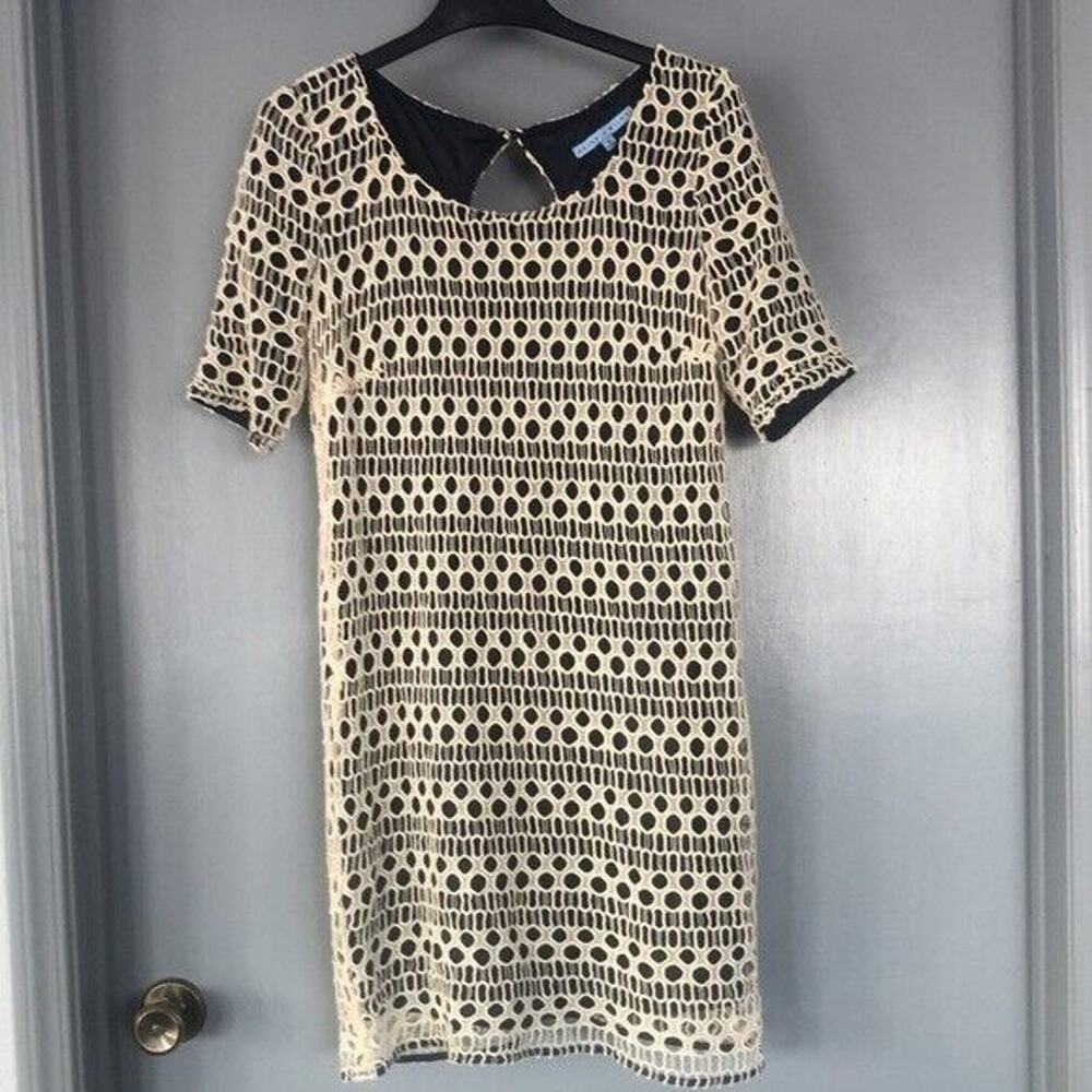 Antonio Melani Women Ivory/Navy Underlining Crochet Dress Size 8 short Sleeve